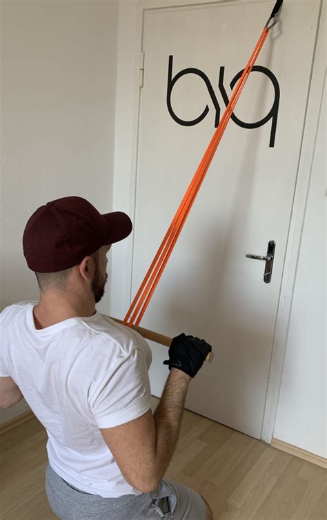 Lat Pulldown With Resistance Bands - BiqBandTraning.com