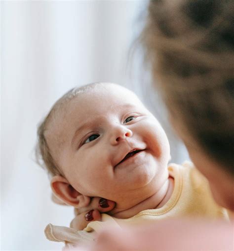Why Newborn Baby Smile While Sleeping: 3 Reasons Behind this Adorable Phenomenon - Roswell ...