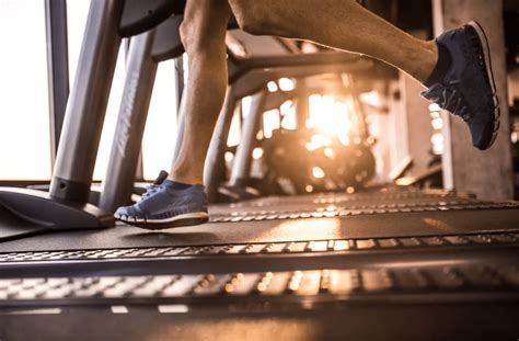 Why Do My Feet Itch at Night? 8 Common Causes! | WalkJogRun