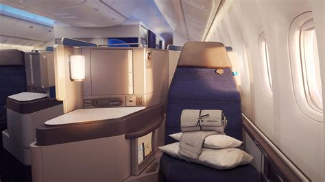 United Polaris - Seat, Amenities, Routes, Lounges & More [2020]