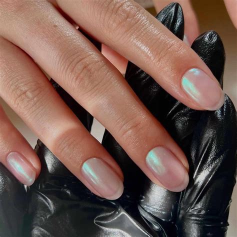 28 Short Chrome Nail Ideas For a Gorgeous, Glazed Manicure