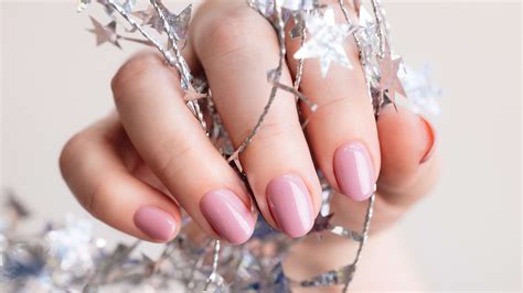 Fluffy Nails: What They Are, If They Smell