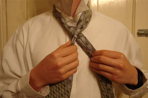 Eldredge Necktie Knot : 5 Steps - Instructables