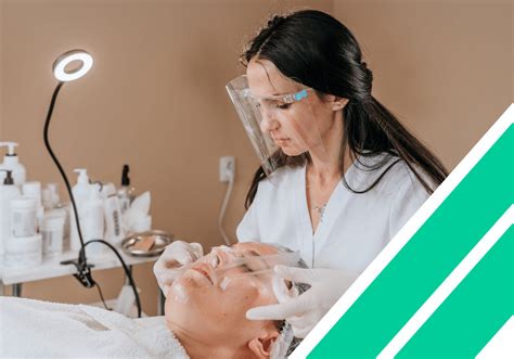 Esthetician vs Aesthetician: What’s the difference?