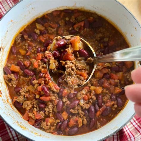 Easy Southern Chili Recipe with Beef and Beans - The Dinner-Mom