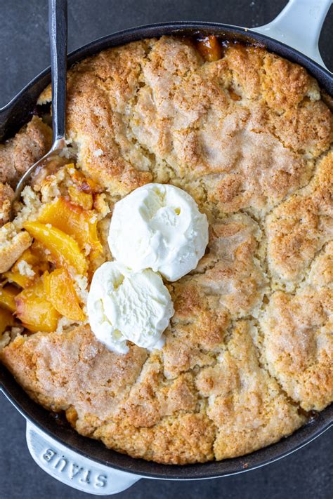 The Southern Peach Cobbler Recipe - Momsdish