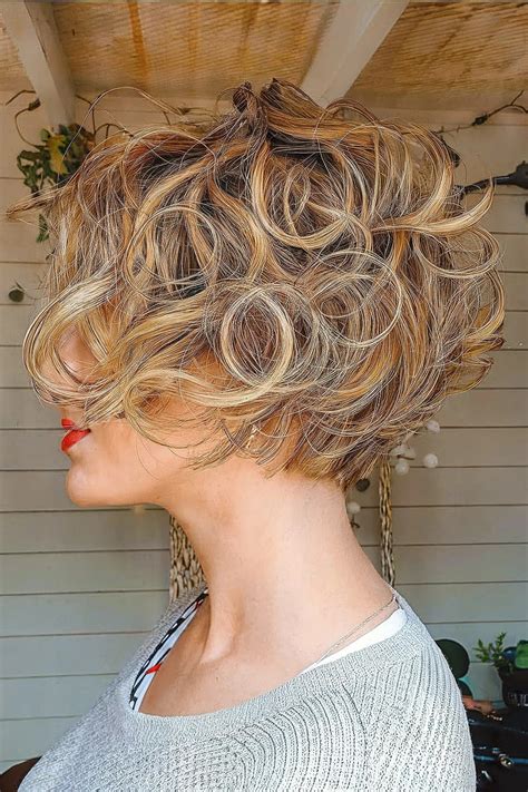 18 Stacked, Short Curly Bob Haircuts to Enhance Your Natural Curls