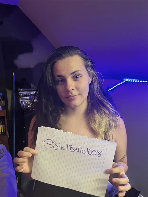 18 years old selling nudes DM me