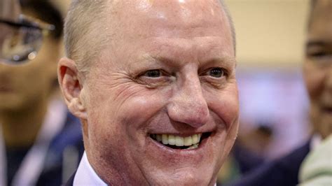 Star-Investor: Berkshire-CEO Abel folgt Buffett mit deutlich höherem Gehalt