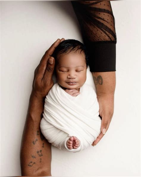 Pin by Celeste Phillips on family pic ideas | Newborn baby photography ...