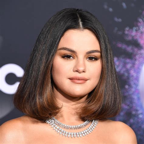 Female Celebrities With Round Faces