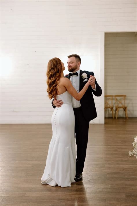 Wedding dress bustle options | Honestweddingadvice.com