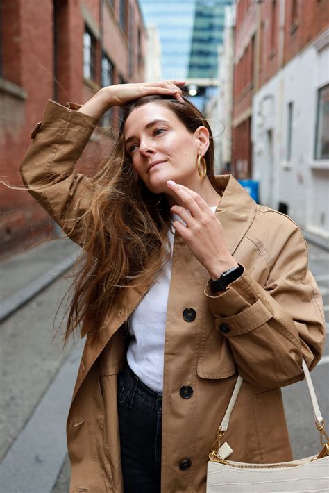 2 WAYS TO WEAR A TRENCH COAT FOR RAINY DAYS - Inspiring Wit