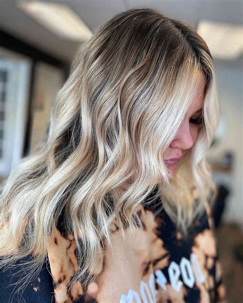 17 Stunning Platinum Blonde Balayage Hair Color Ideas