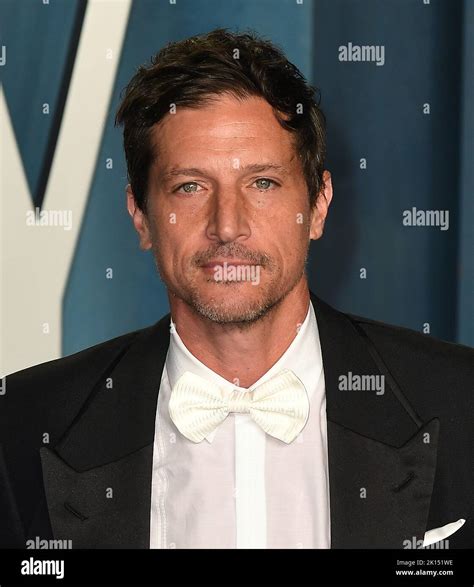 Simon Rex attends the 2022 Vanity Fair Oscar Party hosted by Radhika ...
