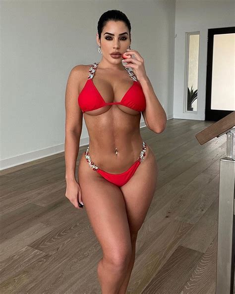 Stephanie Acevedo picture