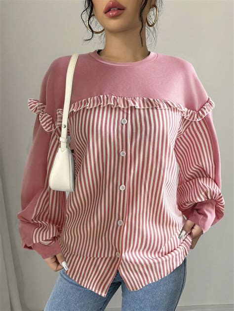 Camisa Listrada Feminina com Recorte, Babado e Estampa Aleatória ...