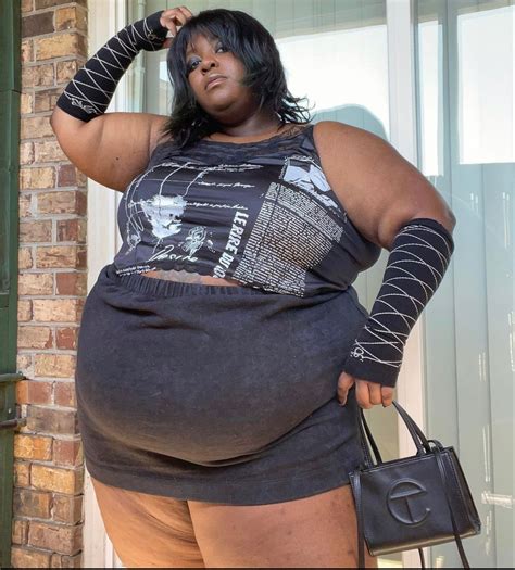 la'shaunae (@luhshawnay) • Instagram profile | Plus size baddie outfits, Fat fashion, Plaid fashion