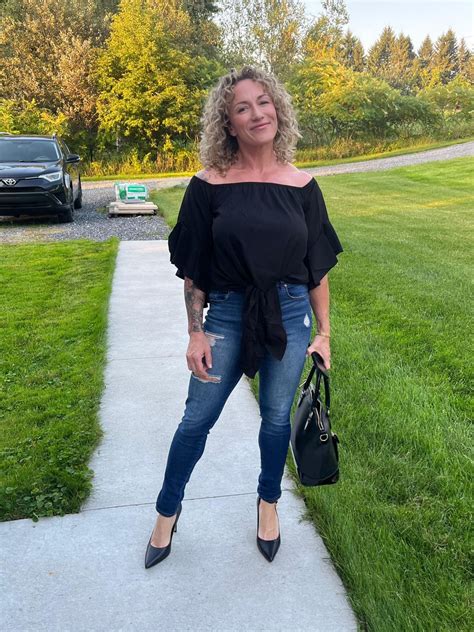 I hope the guys at the pool like this new bikini : r/cougars_and_milfs_sfw