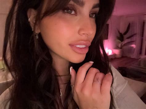 ℭ𝔩𝔞𝔲𝔡𝔦𝔞 𝔗𝔦𝔥𝔞𝔫 (@claudiatihan) • Instagram photos and videos