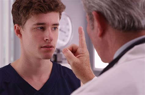 How to Check for a Concussion in the Eyes? | Milton