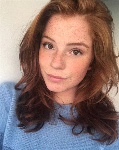 PINKLOV.com > Play Pink Lovense Toys - Luca Hollestelle