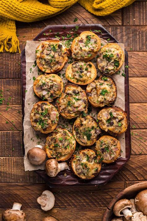 Cheesy Mushrooms Appetizer Toasts Potluck Appetizers, Appetizers Easy ...