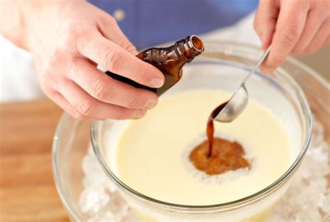 6 Vanilla Extract Substitutes to Use When You're in a Pinch