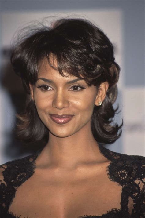 25 Halle Berry Short Hair Looks That Prove She's the Queen of the Crop ...