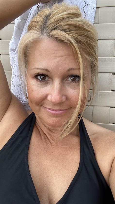 Found this pic of my mom on her phone : r/momnsfw