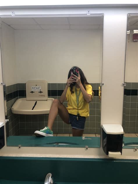 Pin by Kaya on fits | Mirror selfie, Fitness, Selfie