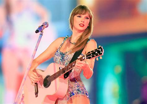 What are some of Taylor Swift’s accomplishments? | Britannica
