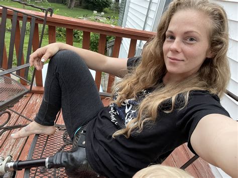 One leg… easy access for you : r/cougars_and_milfs_sfw