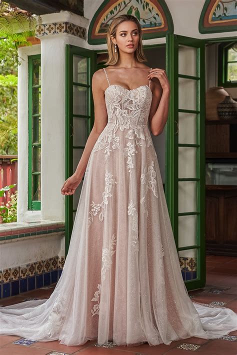 June wedding dresses 60 photos - Vianawedding.com