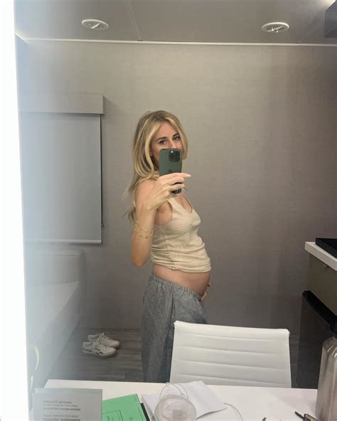 New mom Justine Lupe reveals her Golden Globes 2025 prep