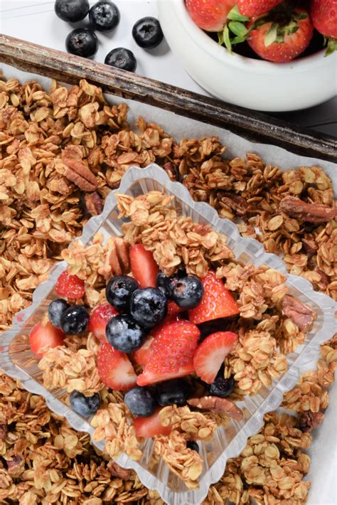 Best Healthy Homemade Granola (Quick and Easy Recipe) - Idie's Farm