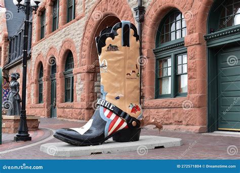 Big Boots in Depot Plaza - Cheyenne, Wyoming Editorial Stock Image - Image of wall, boots: 272571804