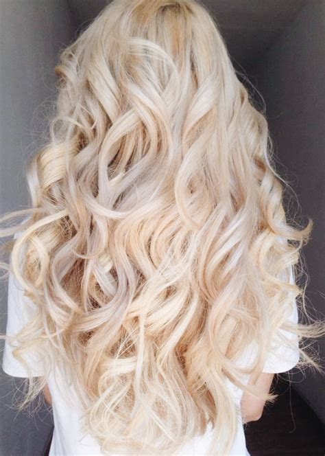Pin by Lizzie Fernandez on Hairstyles | Blonde hair color, Curly hair ...