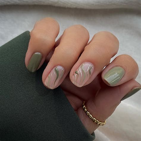 23+ Beautiful Design Ideas For Sage Green Nails