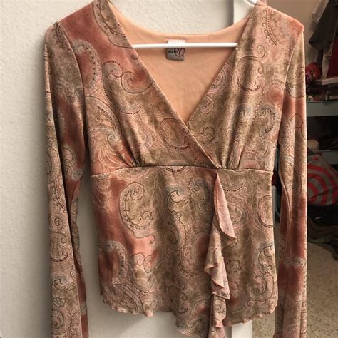 very cute 70"s inspired blouse, your gonna wanna get... - Depop