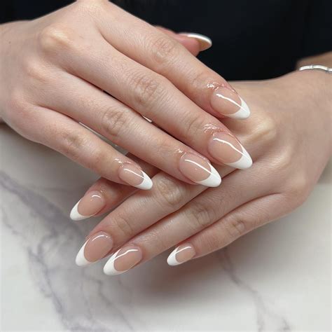 50 Latest Almond Shape Nail Ideas To Try In 2024!