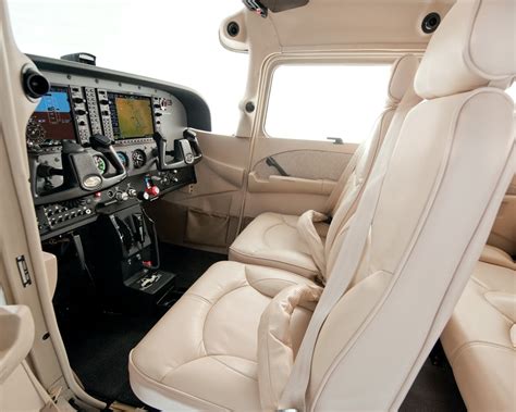 Cessna 172 cockpit | Aircraft interiors, Cessna 172, Cessna
