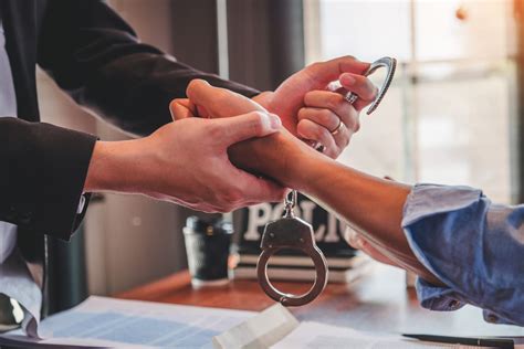 What Is the Difference Between Probation and Parole? – How to Justice