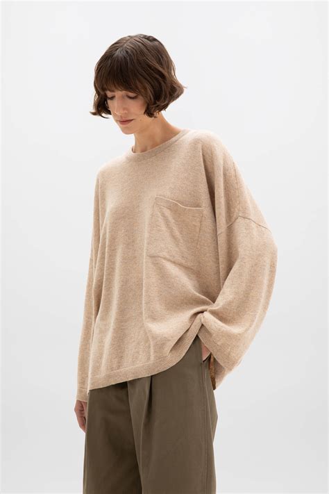 Slouchy Women's Cashmere Sweater in Oatmeal – Johnstons of Elgin