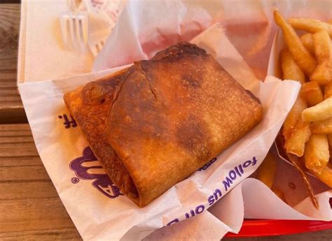 The Pizza Puff Is Chicago's Greatest Local Food Institution - InsideHook