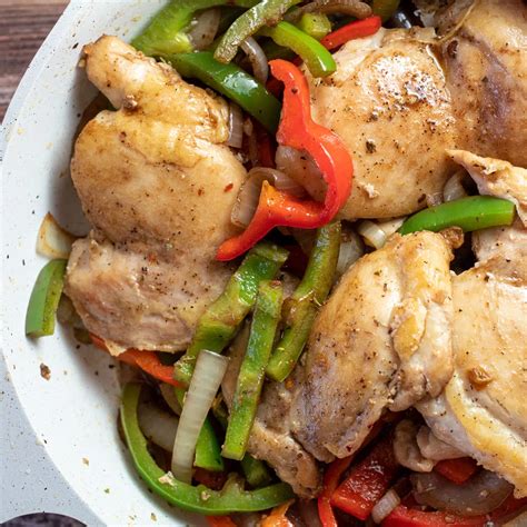 Chicken And Peppers (Incredibly Easy, Flavorful One-Skillet Dinner!)