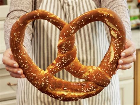 Easy Giant Bavarian Pretzels (Laugenbrezels soft pretzels) | Recipe ...