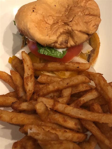 Halftime Bar And Grill