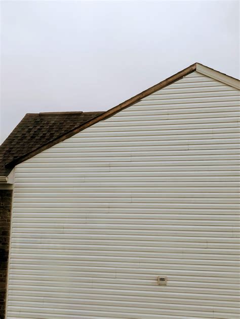 Neighbors flashing? : r/Roofing