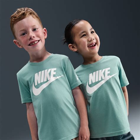 Green Graphic Tees. Nike.com